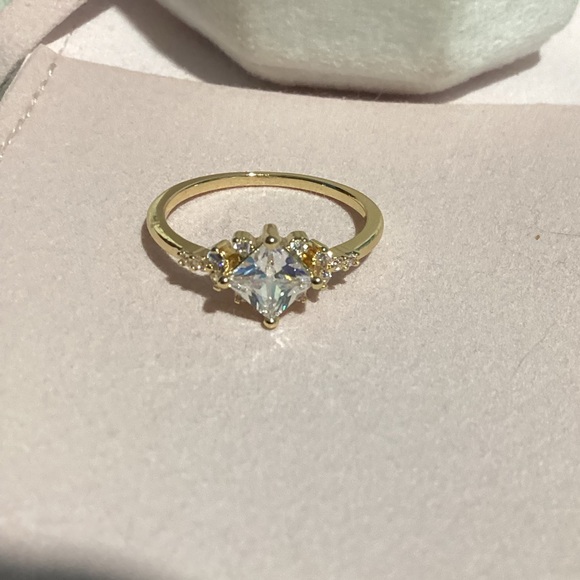 🌸Elegant Vintage or Antique Style Princess Cut Petite Cz Diamond band - Picture 11 of 16